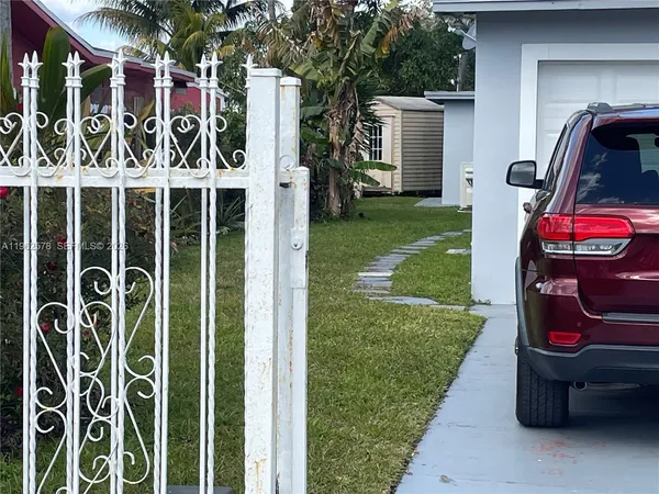 $1,500 | 4851 Northwest 192nd Street, Unit 1, Miami Gardens, FL 33055