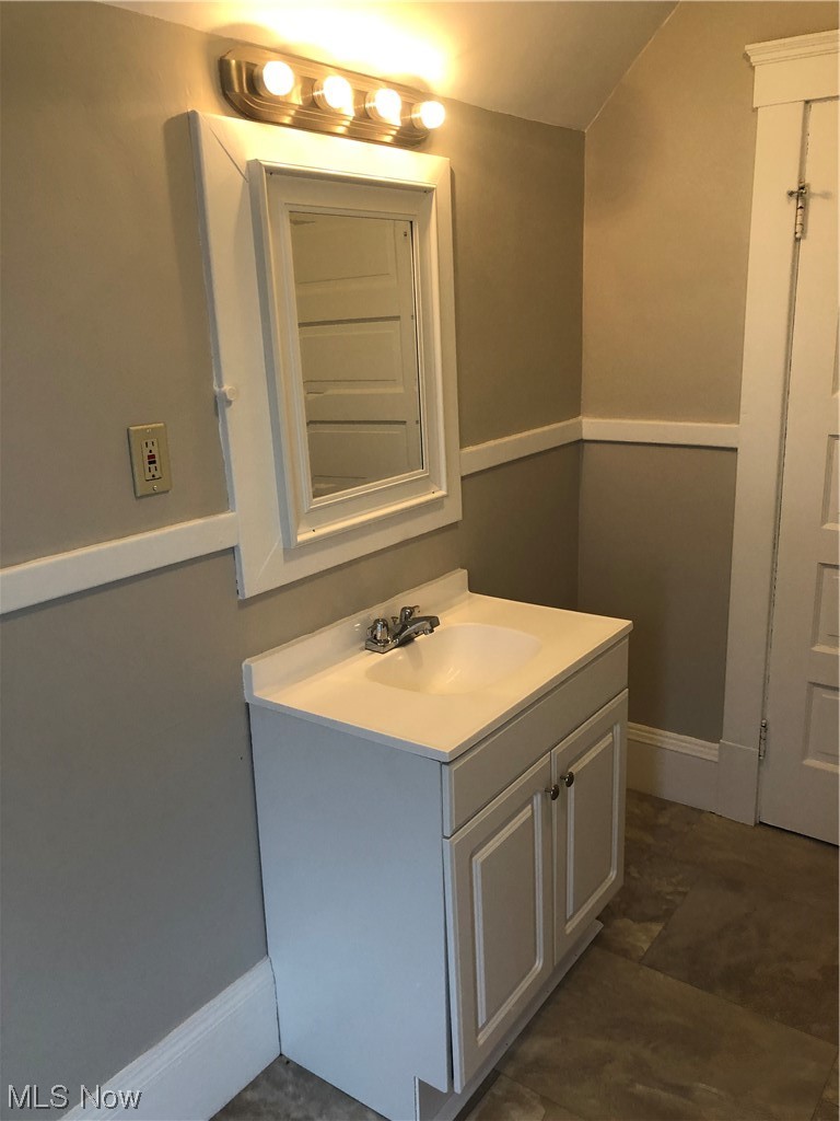 215 Gulf Road Elyria, OH 44035 - Photo 10 of 12 Gallery Image 10