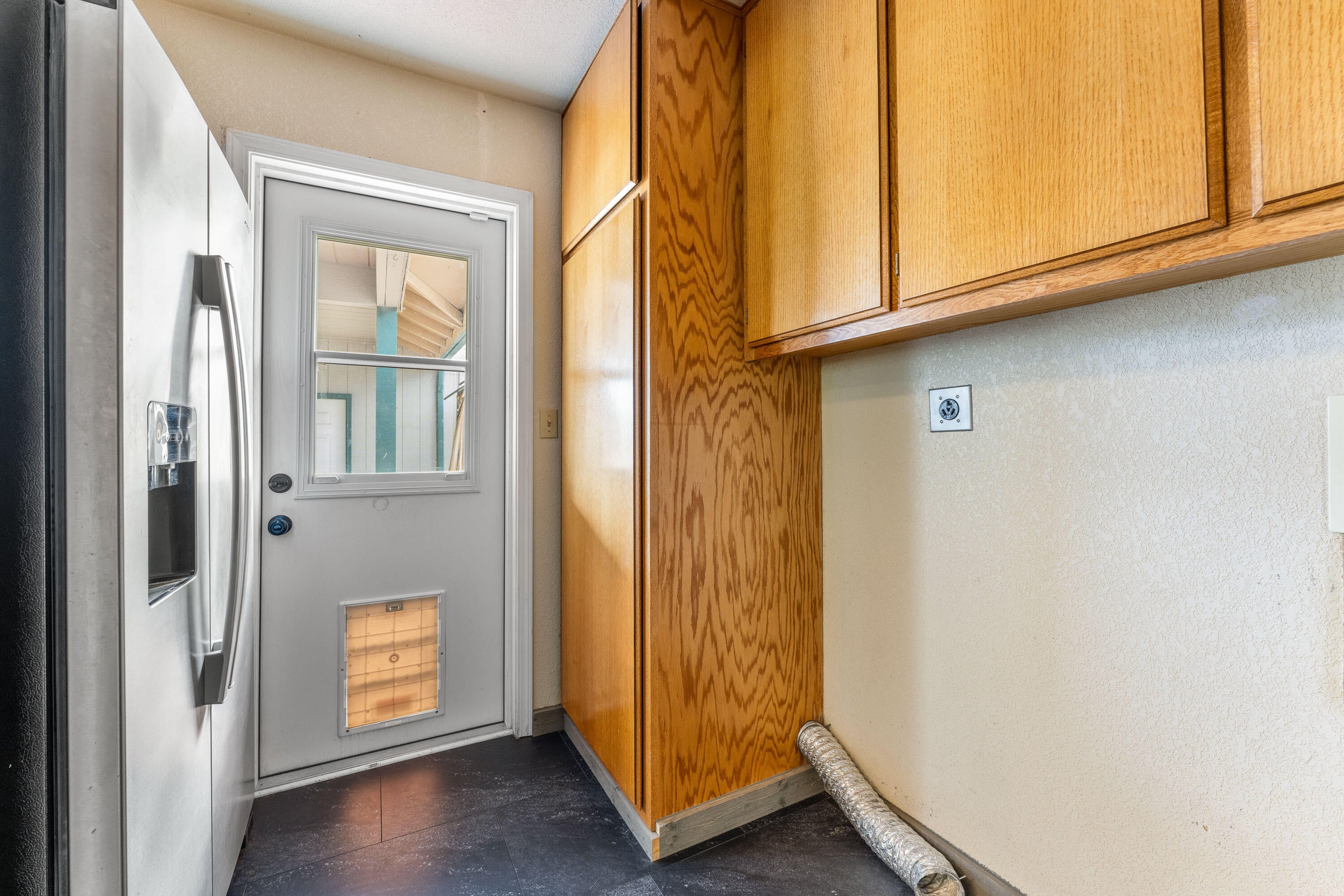 3655 Leonard Road Grants Pass, OR 97527 - Photo 28 of 52 Laundry, fridge and storage