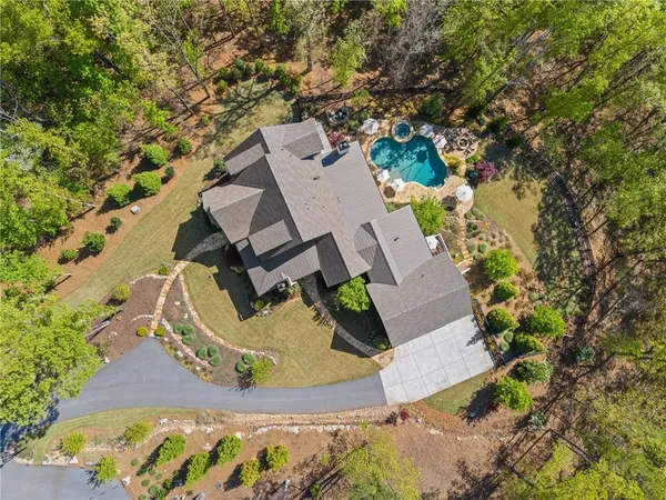 an aerial view of a house with yard swimming pool and outdoor seating