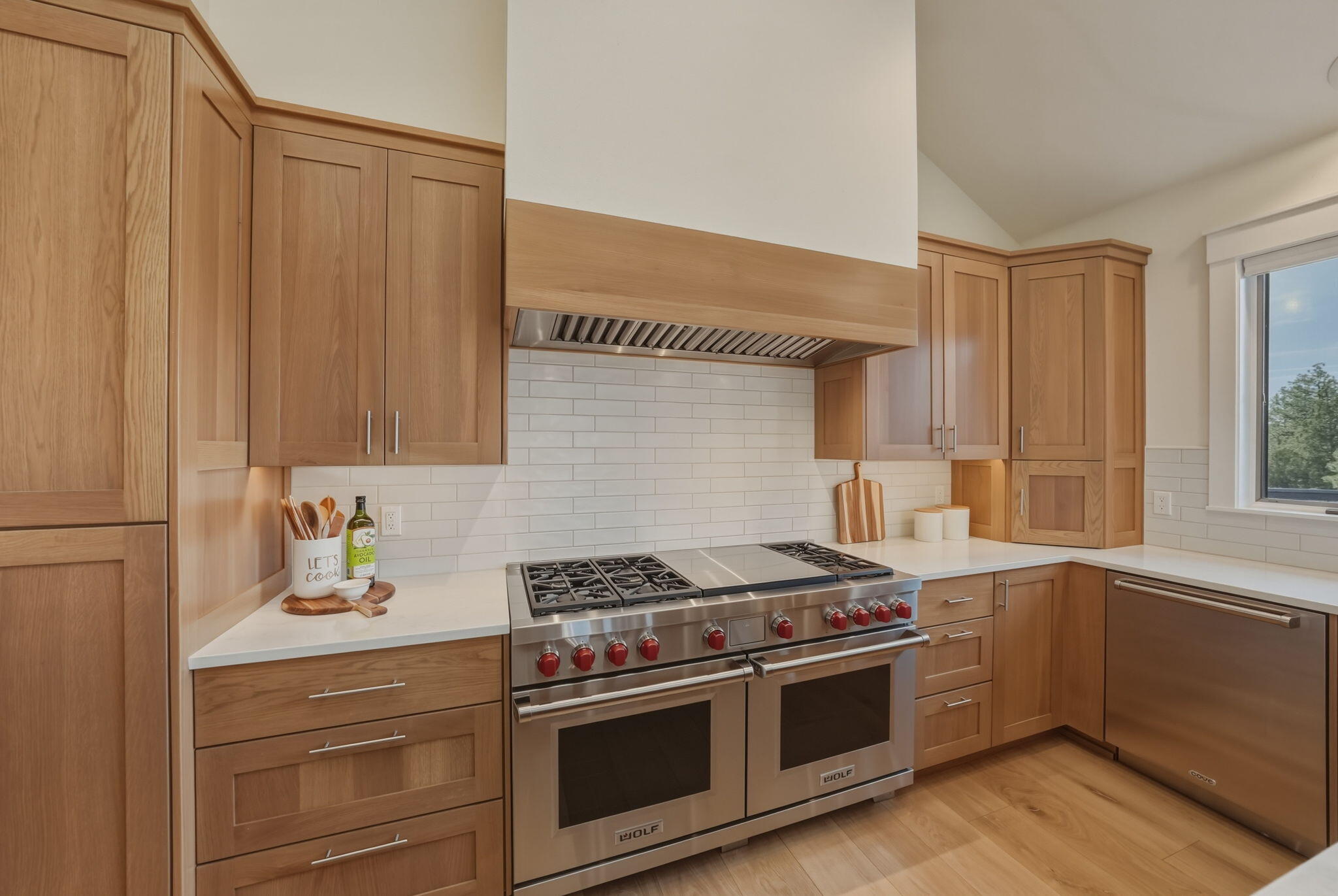 21680 Butte Ranch Road Bend, OR 97702 - Photo 15 of 65 6 BURNE WOLF RANGE WITH COMMERICAL GRADE HOOD & DOUBLE OVENS