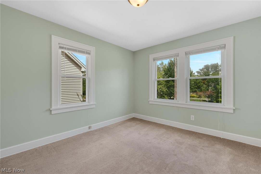 1892 South Compton Road Cleveland, OH 44118 - Photo 29 of 35