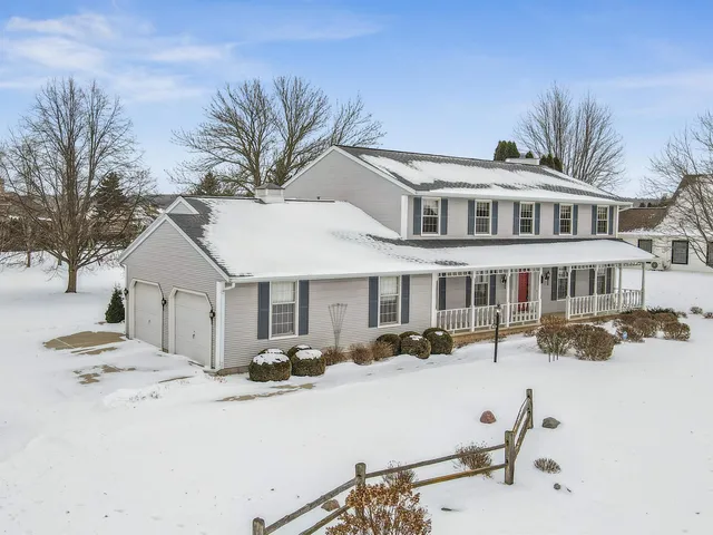 $569,900 | 909 Country Club Lane, Fond du Lac, WI 54935