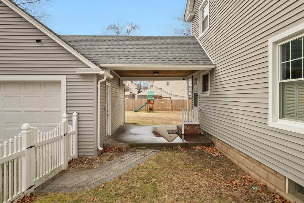 128 Shawmut Street Springfield, MA 01108 - Photo 5 of 39 a front view of a house with a yard