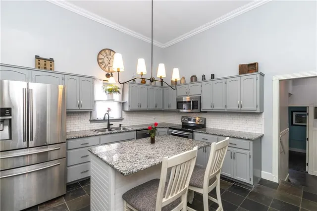 $358,900 | 402 North Leonard Street, Liberty, MO 64068