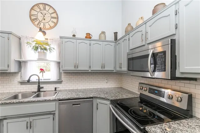 $358,900 | 402 North Leonard Street, Liberty, MO 64068