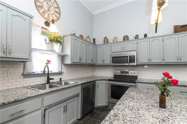 $358,900 | 402 North Leonard Street, Liberty, MO 64068