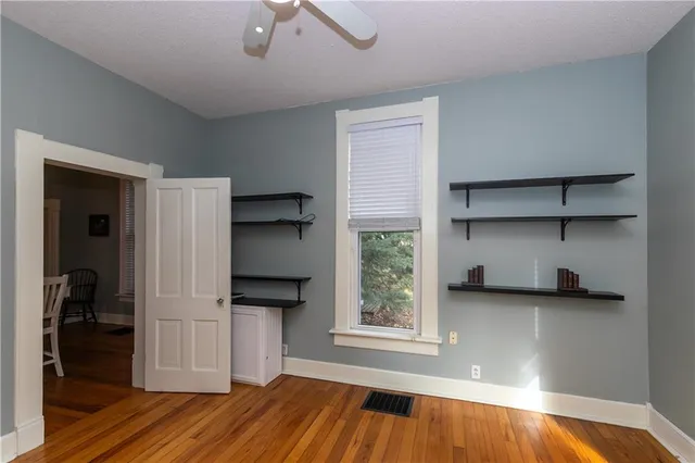 $358,900 | 402 North Leonard Street, Liberty, MO 64068