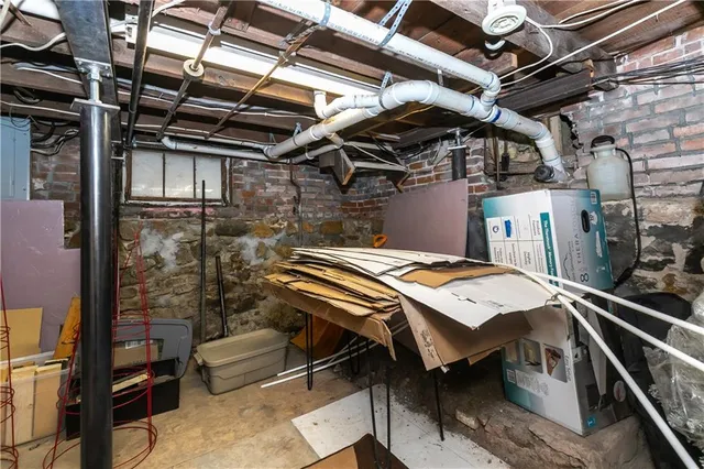 $358,900 | 402 North Leonard Street, Liberty, MO 64068