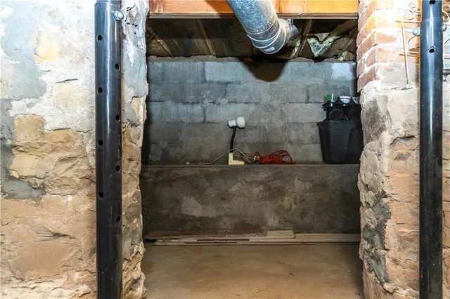 $358,900 | 402 North Leonard Street, Liberty, MO 64068