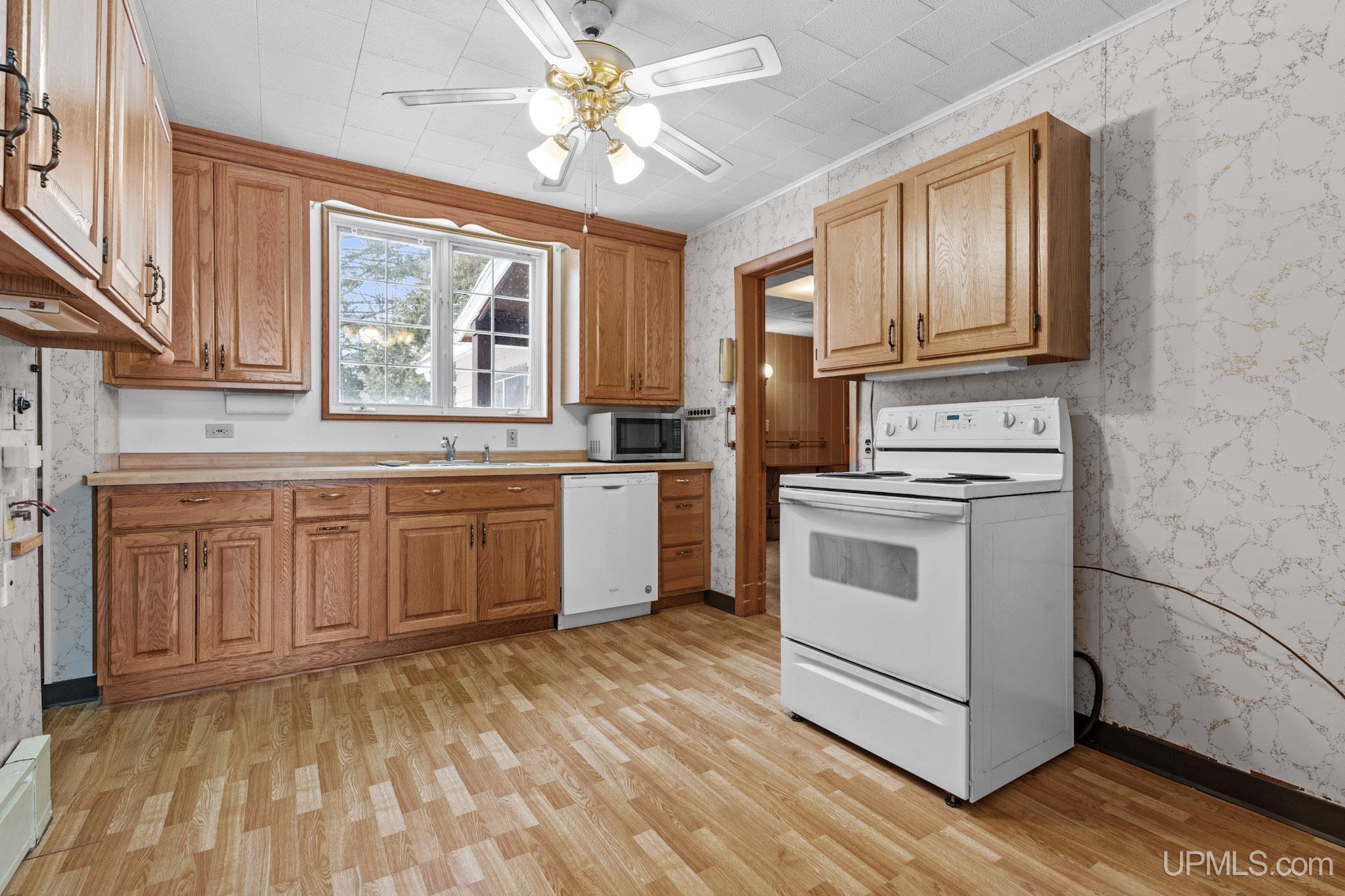 225 Kearsarge Street Laurium, MI 49913 - Photo 7 of 26
