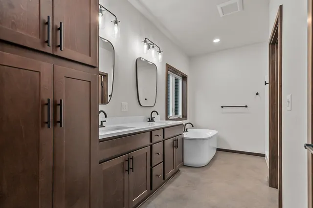 $459,000 | 3710 East Callalilly Lane, Appleton, WI 54913