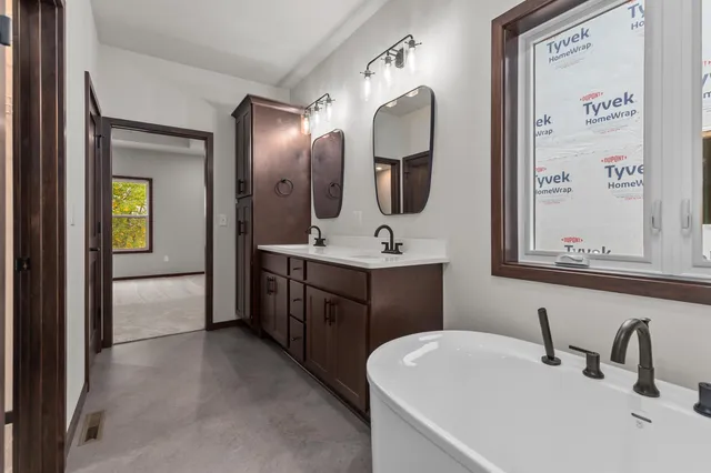 $459,000 | 3710 East Callalilly Lane, Appleton, WI 54913