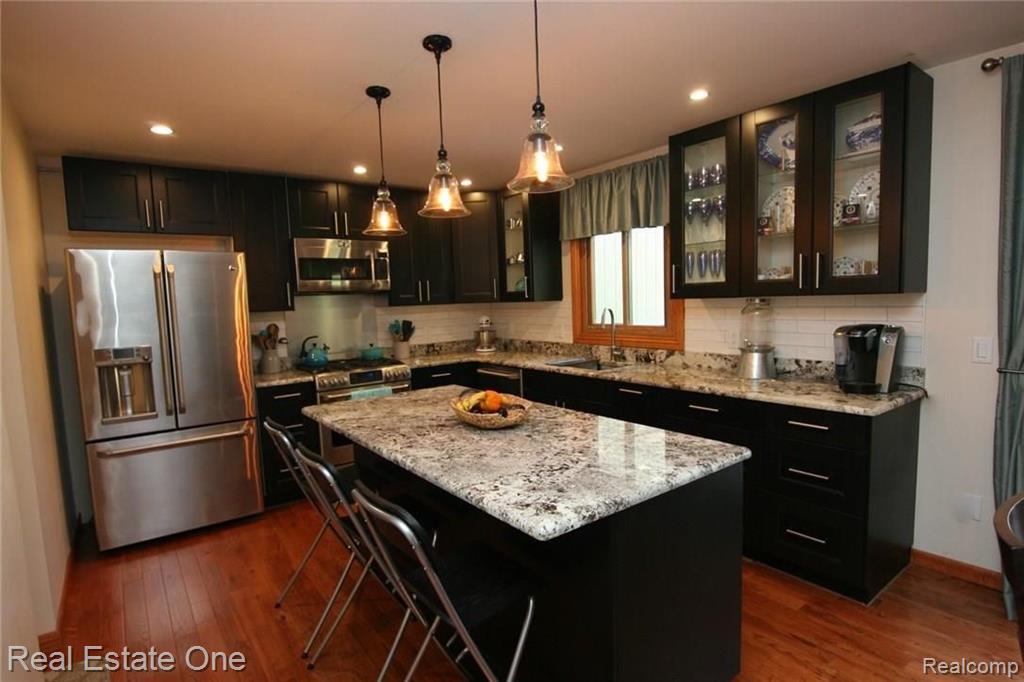 2216 Rochelle Park Drive Rochester Hills, MI 48309 - Photo 6 of 34