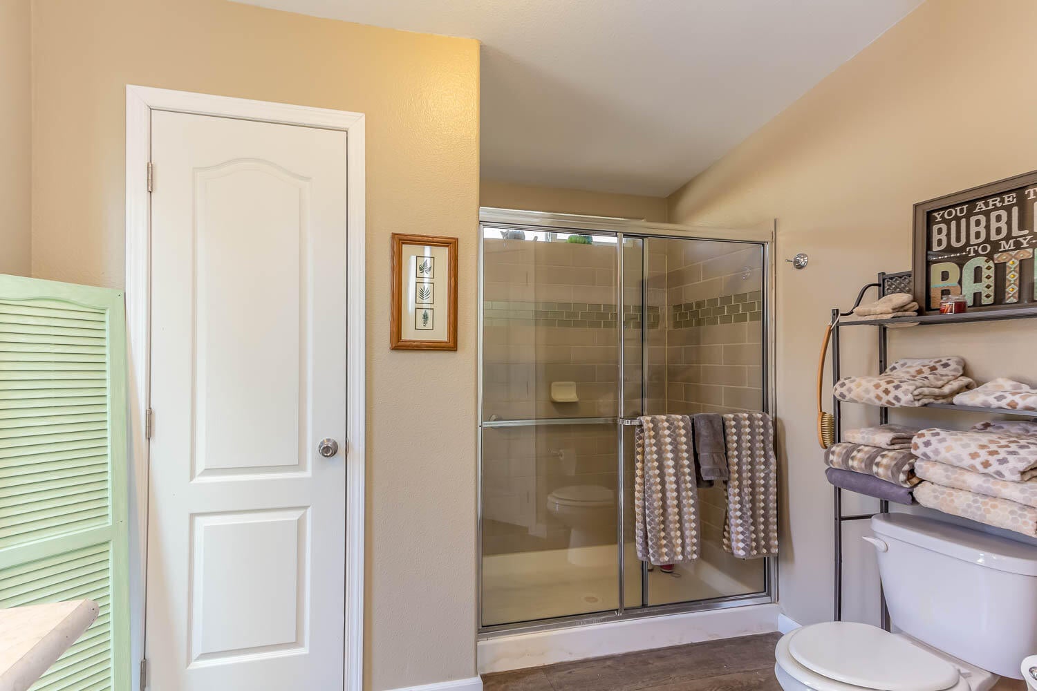 53981 Pine Grove Road La Pine, OR 97739 - Photo 16 of 41 master bathroom
