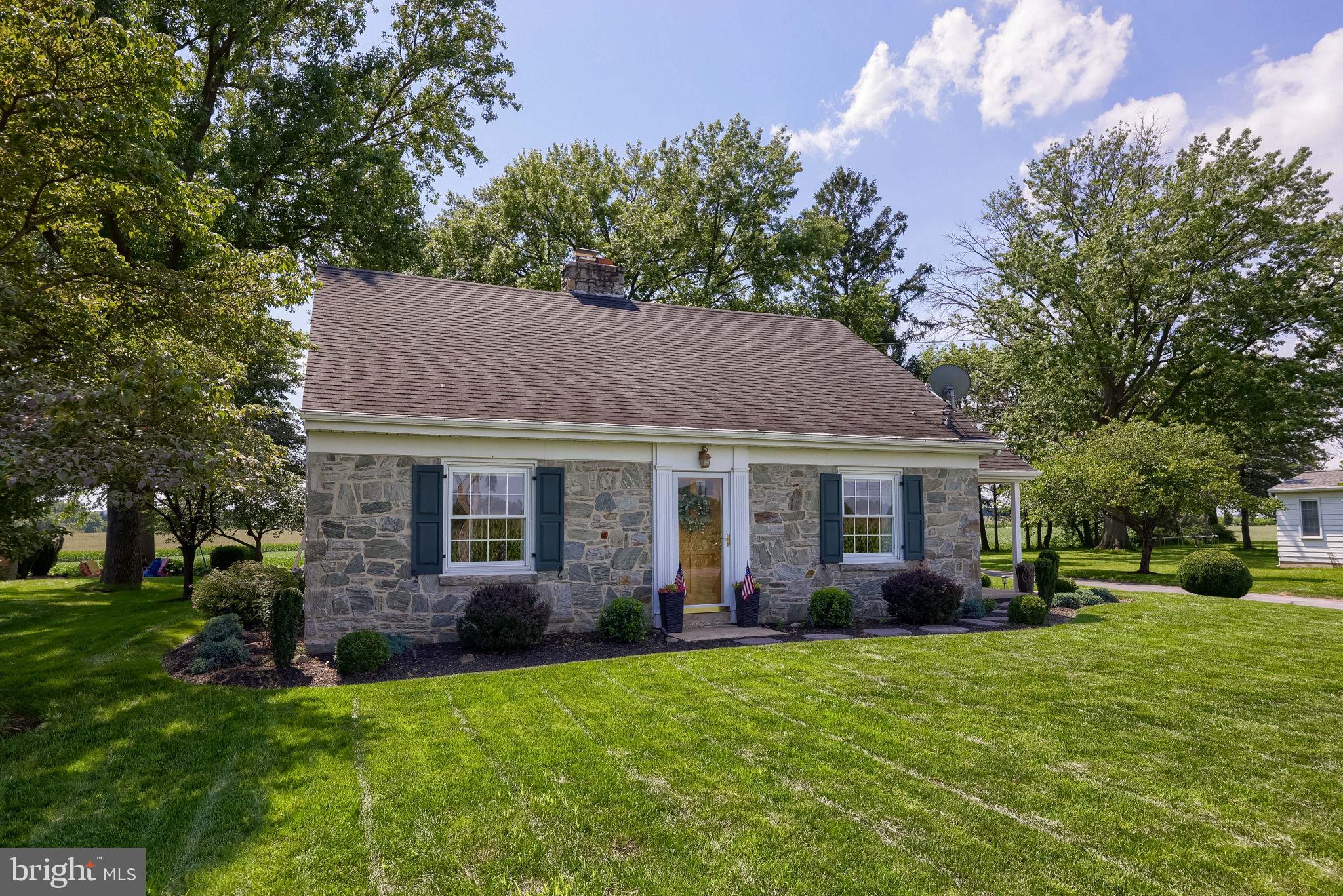 1262 Graystone Road Manheim, PA 17545 - Photo 4 of 59 Front