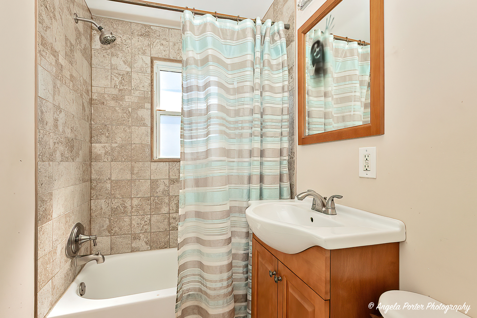 37830 North Watts Avenue Spring Grove, IL 60081 - Photo 11 of 20 a bathroom with a sink a toilet and shower