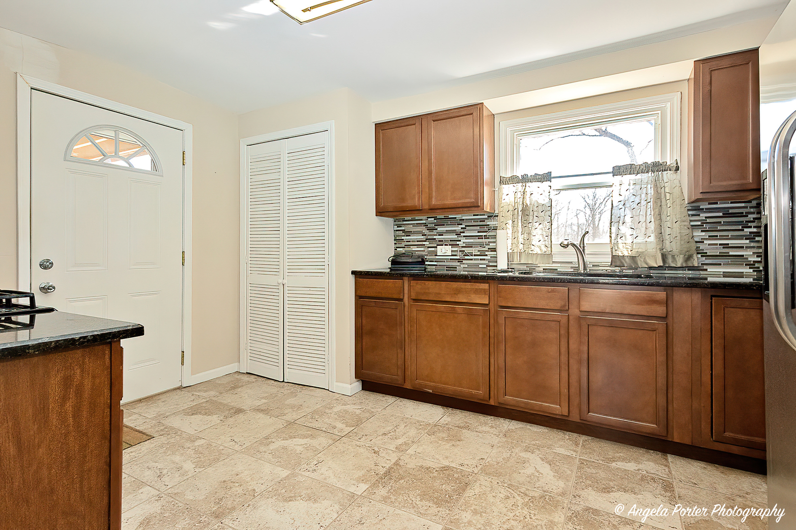 37830 North Watts Avenue Spring Grove, IL 60081 - Photo 4 of 20 a view of a kitchen with a sink