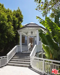 $16,850,000 | 30760 Broad Beach Road, Malibu, CA 90265