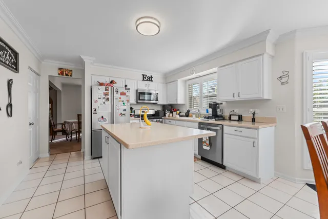 $435,000 | 1080 Wakefield Drive, Elgin, IL 60120