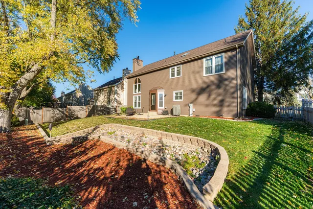 $435,000 | 1080 Wakefield Drive, Elgin, IL 60120