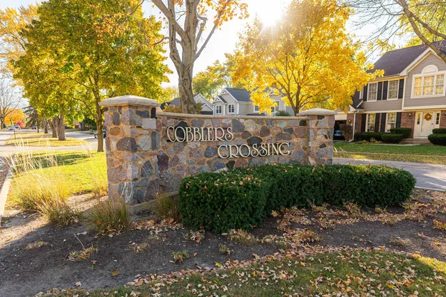 $435,000 | 1080 Wakefield Drive, Elgin, IL 60120