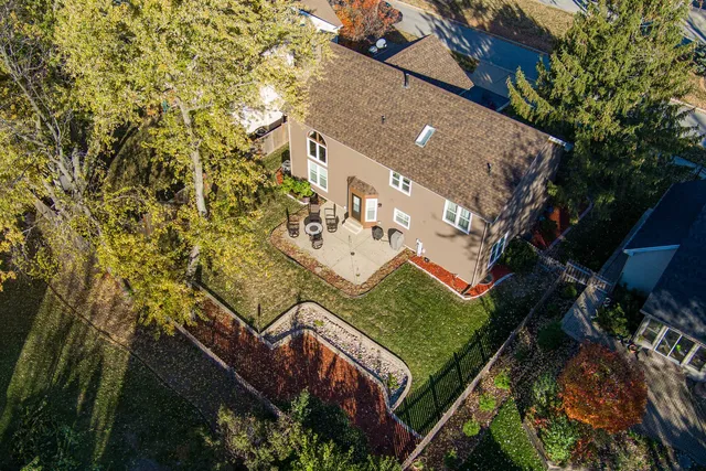 $435,000 | 1080 Wakefield Drive, Elgin, IL 60120