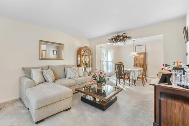 $435,000 | 1080 Wakefield Drive, Elgin, IL 60120