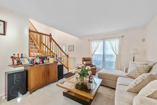 $435,000 | 1080 Wakefield Drive, Elgin, IL 60120