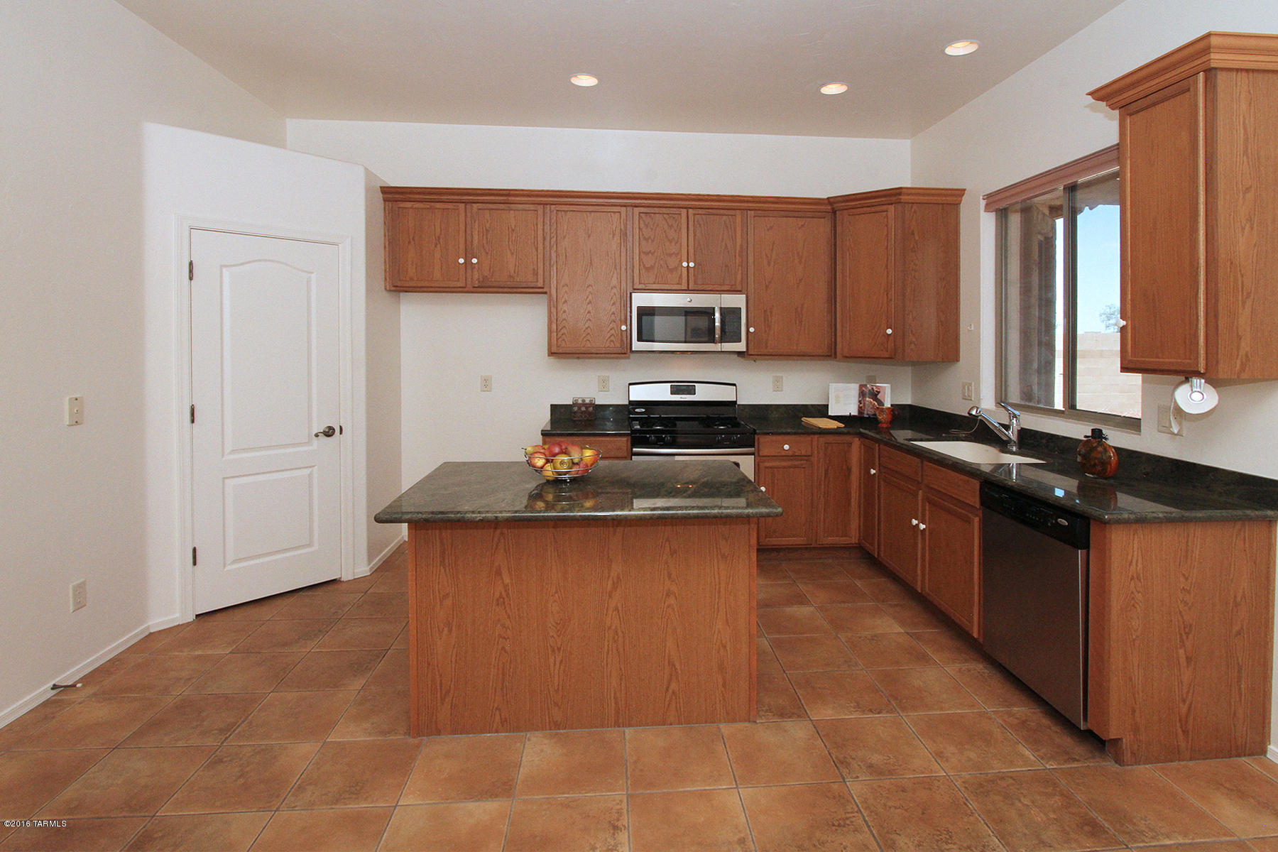 1244 West Rodriguez Road Oro Valley, AZ 85755 - Photo 4 of 30