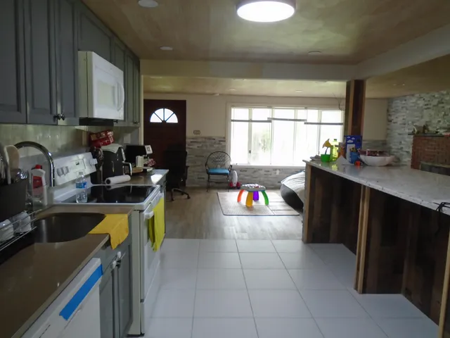 $411,500 | 387 North Shore Drive, Albrightsville, PA 18210