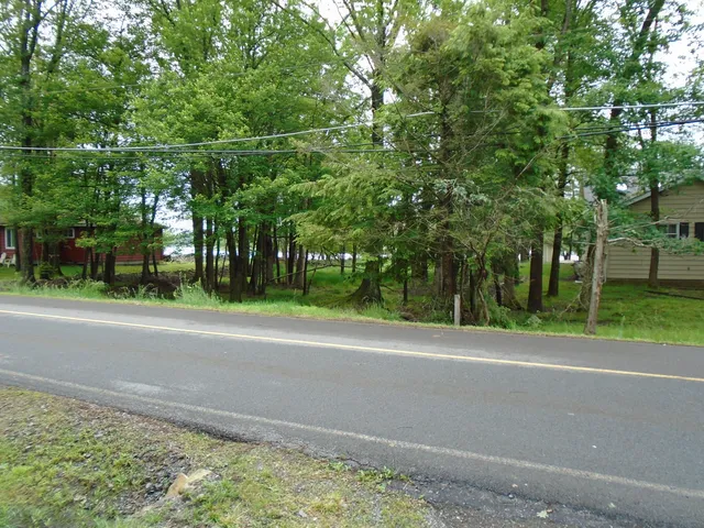 $411,500 | 387 North Shore Drive, Albrightsville, PA 18210