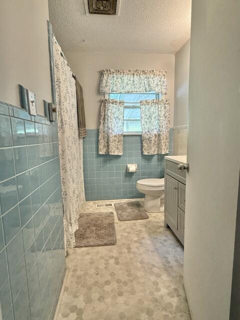 697 Newt Johnson Road Chickamauga, GA 30707 - Photo 13 of 17 Bathroom