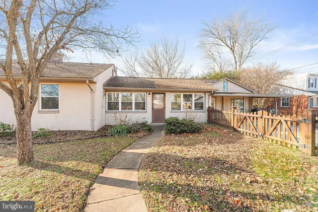 $2,800 | 601 Hanson Avenue, Fredericksburg, VA 22401