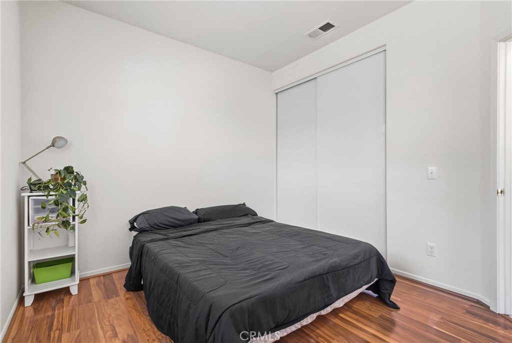 33145 Vermont Road Temecula, CA 92592 - Photo 30 of 41 a bedroom with a bed and a potted plant
