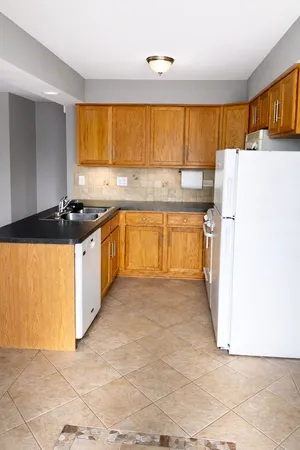 $2,150 | 1224 Inverrary Lane, Deerfield, IL 60015