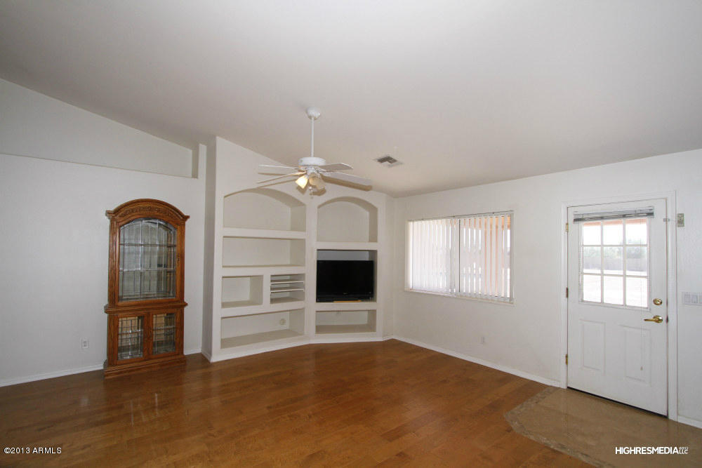 1611 East Maddock Road Phoenix, AZ 85086 - Photo 4 of 18 Family Room