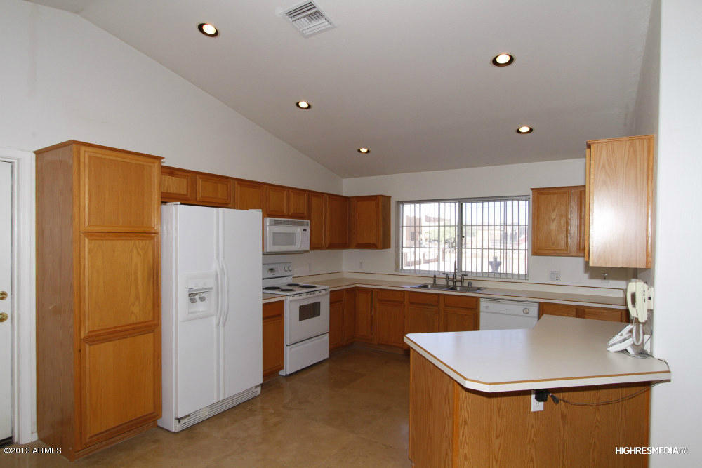 1611 East Maddock Road Phoenix, AZ 85086 - Photo 5 of 18 Kitchen