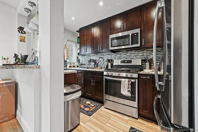 $439,900 | 67-09 218th Street, Unit DUPLEX | Oakland Gardens