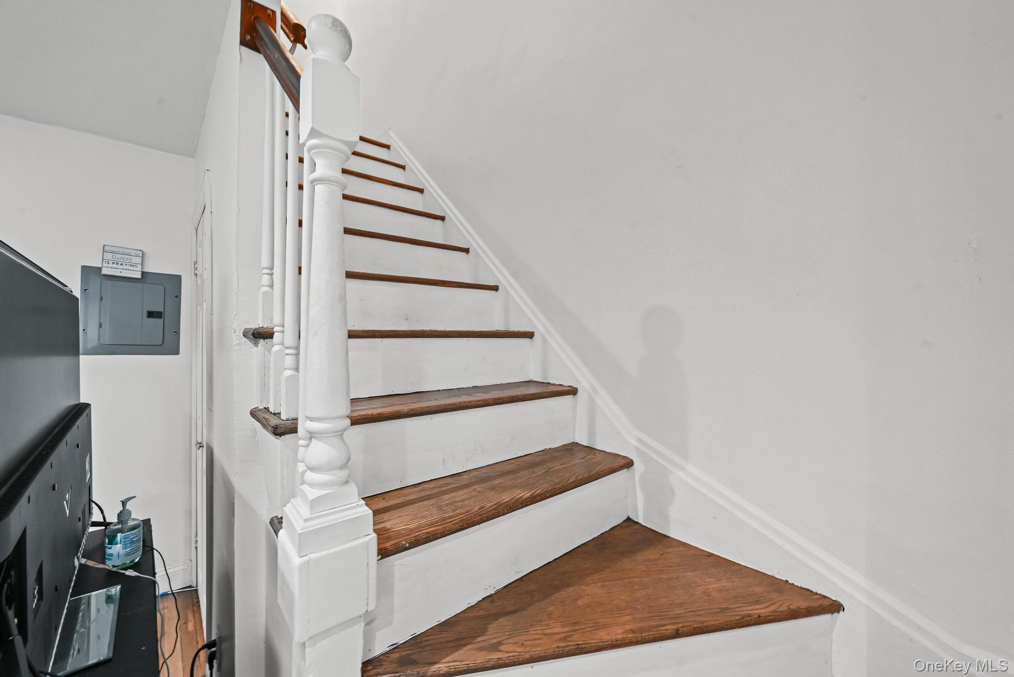 67-09 218th Street, Unit DUPLEX Queens, NY 11364 - Photo 8 of 22 a view of entryway