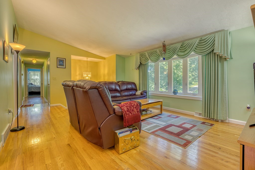 55 Valentine Road Northborough, MA 01532 - Photo 3 of 36 Gallery Image 3