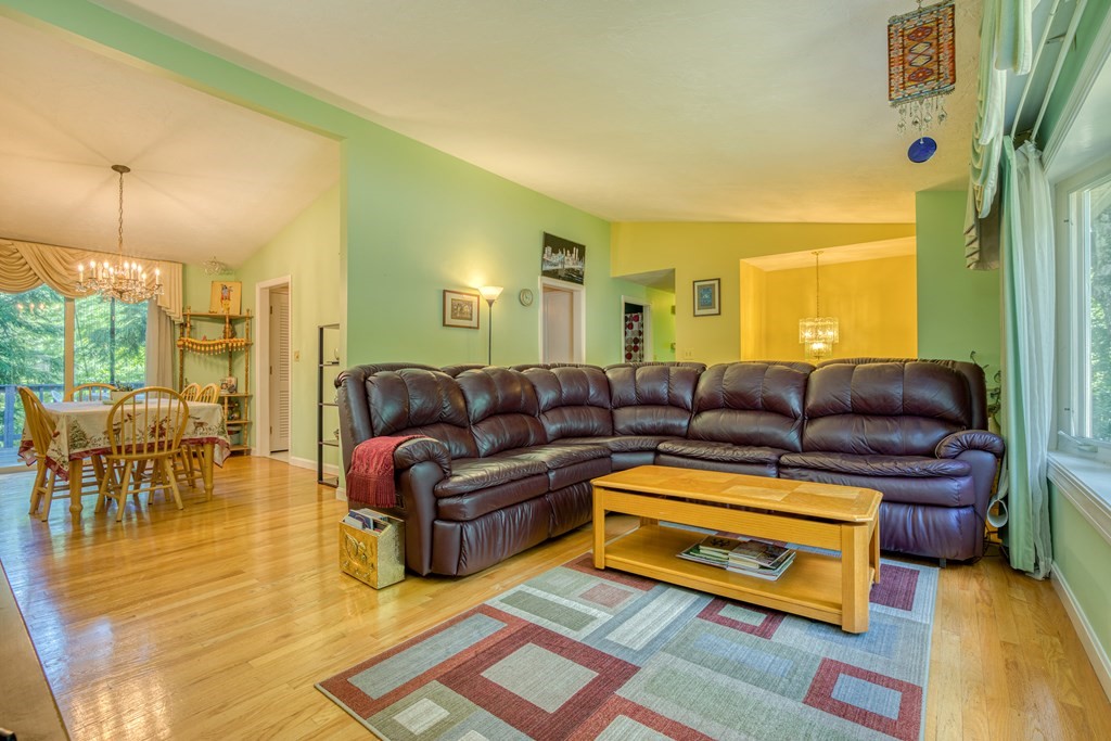 55 Valentine Road Northborough, MA 01532 - Photo 4 of 36 Gallery Image 4