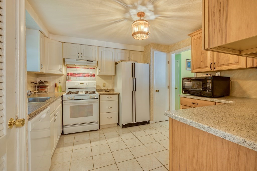55 Valentine Road Northborough, MA 01532 - Photo 8 of 36 Gallery Image 8