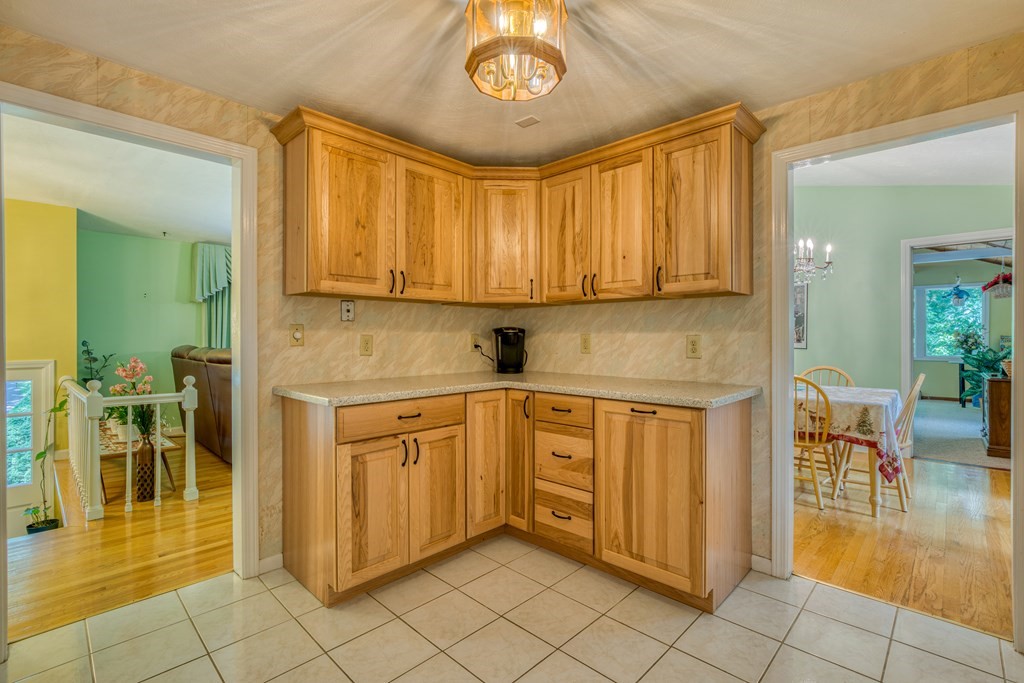 55 Valentine Road Northborough, MA 01532 - Photo 9 of 36 Gallery Image 9