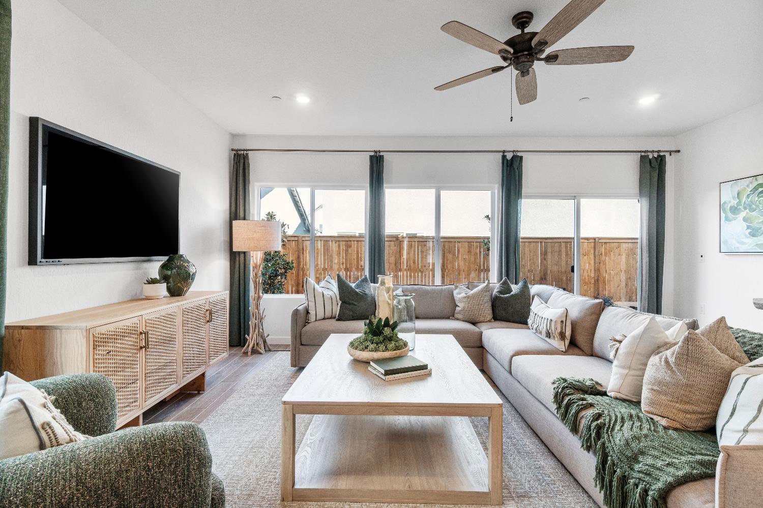 1053 Springtime Avenue Clovis, CA 93619 - Photo 14 of 42