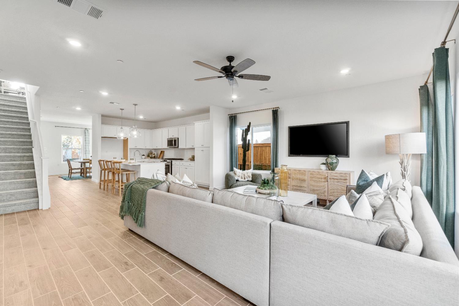 1053 Springtime Avenue Clovis, CA 93619 - Photo 16 of 42