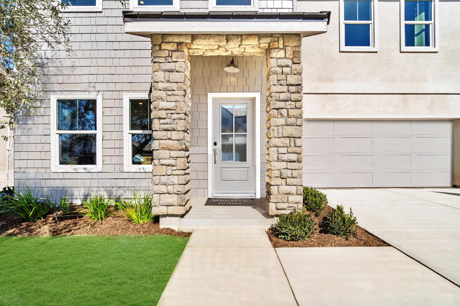 1053 Springtime Avenue Clovis, CA 93619 - Photo 3 of 42