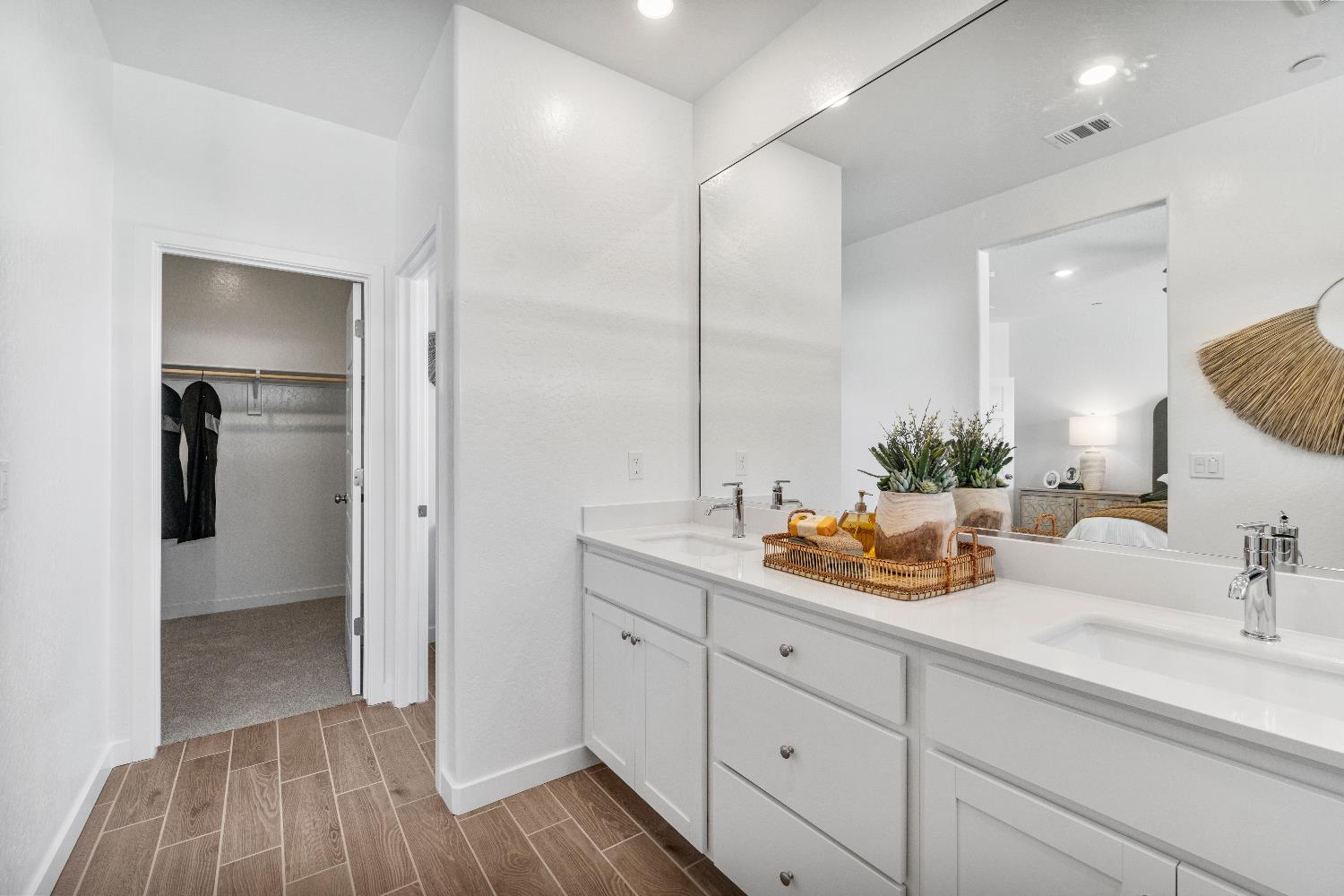 1053 Springtime Avenue Clovis, CA 93619 - Photo 32 of 42