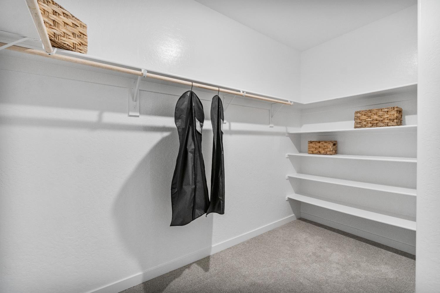 1053 Springtime Avenue Clovis, CA 93619 - Photo 33 of 42