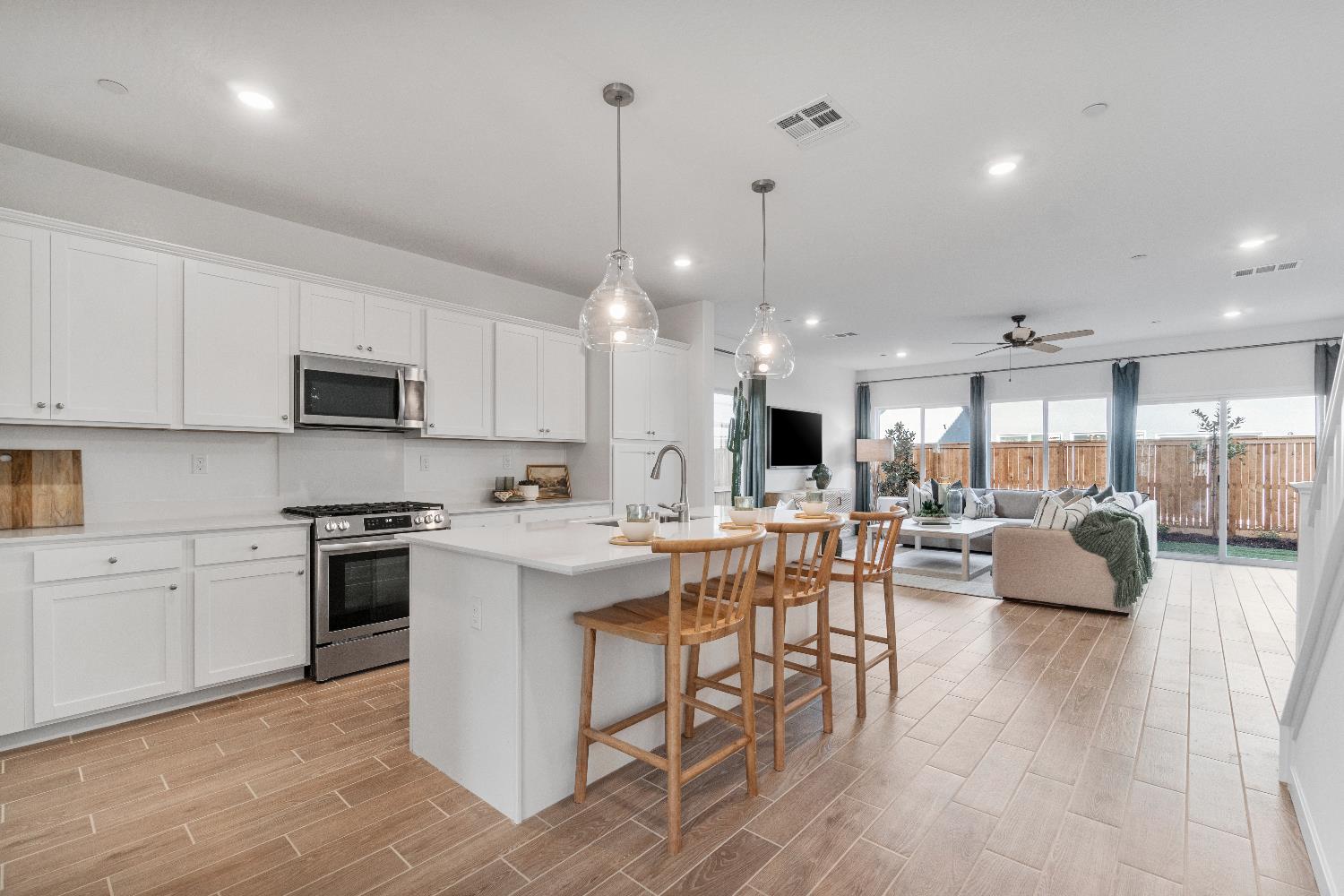 1053 Springtime Avenue Clovis, CA 93619 - Photo 6 of 42